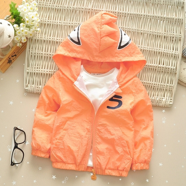 Alkalmi gyerekkabát fiúknak rátéttel és 3D elemmel, három színben