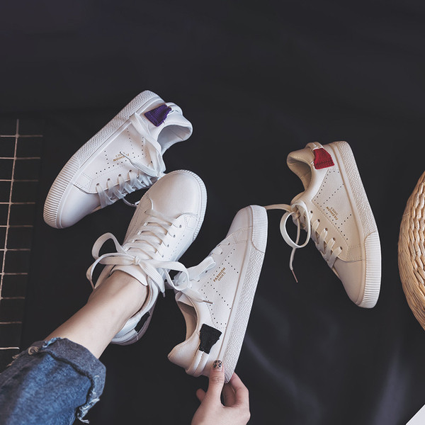 Ανδρικά πάνινα παπούτσια ανοιξιάτικα σε λευκό χρώμα με επίπεδη σόλα