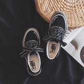 Női tornacipő lapos talppal, fehér, fekete és lila színben