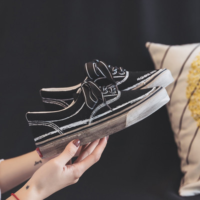 Női tornacipő lapos talppal, fehér, fekete és lila színben