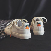 Új modell női tornacipő fehér színben, díszítéssel