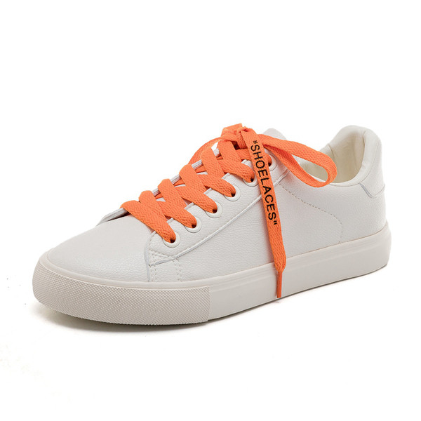 Új modell női tornacipő fehér színben, díszítéssel