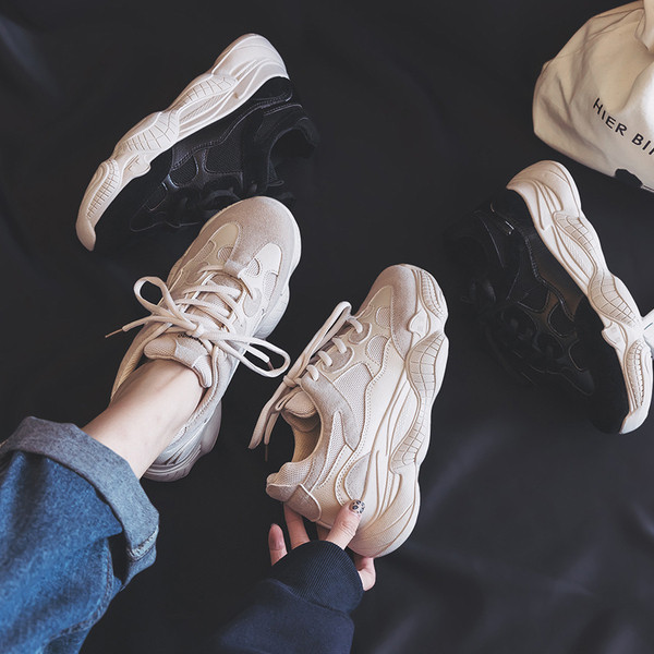 Stílusos női tornacipő két színben, magas talppal