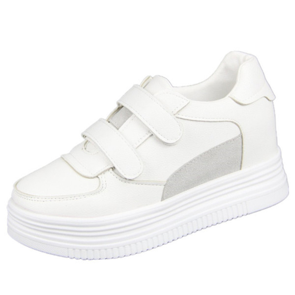 Női tornacipő új modell magas talppal, fehér színben