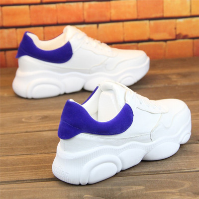 Tavaszi női tornacipő fehér színben, fűzős