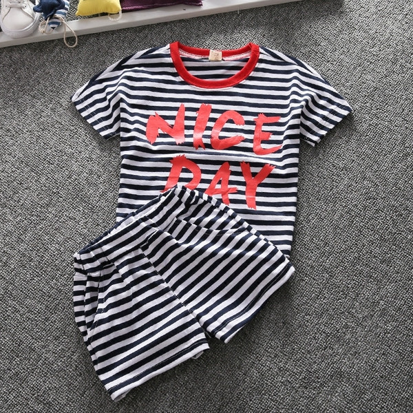 Modern gyerek csapat fiúknak két modell