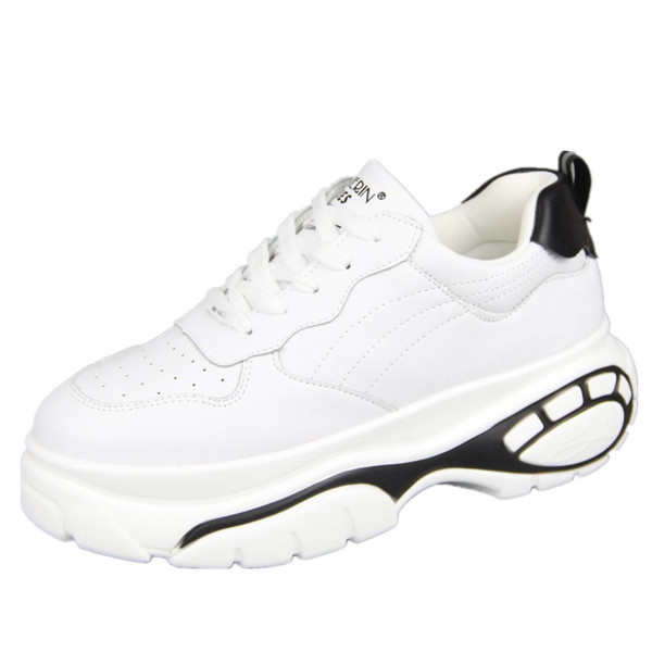 Modern női tornacipő fehér és fekete színben, magas talppal