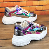 Új stílusos női tornacipő flitterekkel két színben, magas talppal