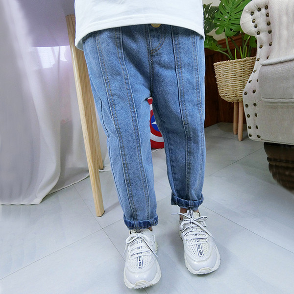 Gyerek farmer fiúknak gombokkal és zsebekkel széles modell