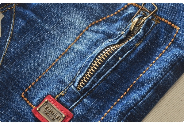 Modern gyerekfarmer fiúknak dekoratív cipzárral