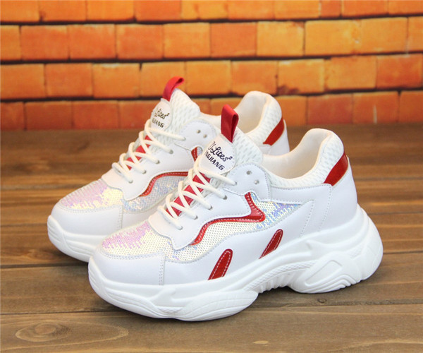 Stílusos női tornacipő flitterekkel két színben, vastag talppal