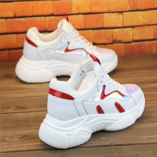 Stílusos női tornacipő flitterekkel két színben, vastag talppal