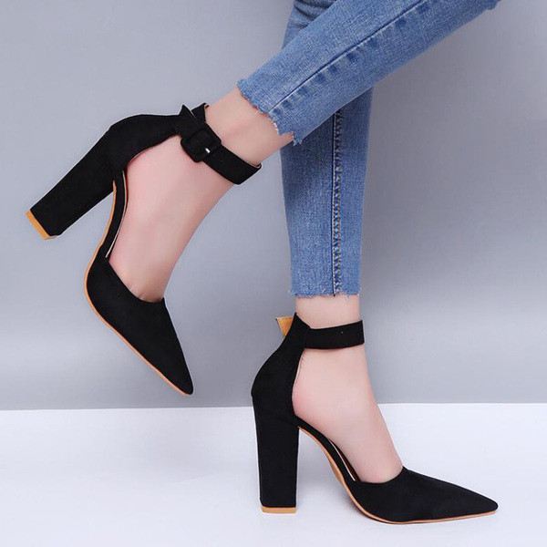 Μοντέρνα, ψηλοτάκουνα γυναικεία παπούτσια