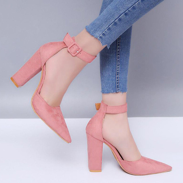 Μοντέρνα, ψηλοτάκουνα γυναικεία παπούτσια