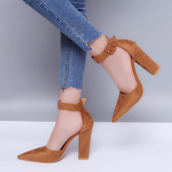 Μοντέρνα, ψηλοτάκουνα γυναικεία παπούτσια