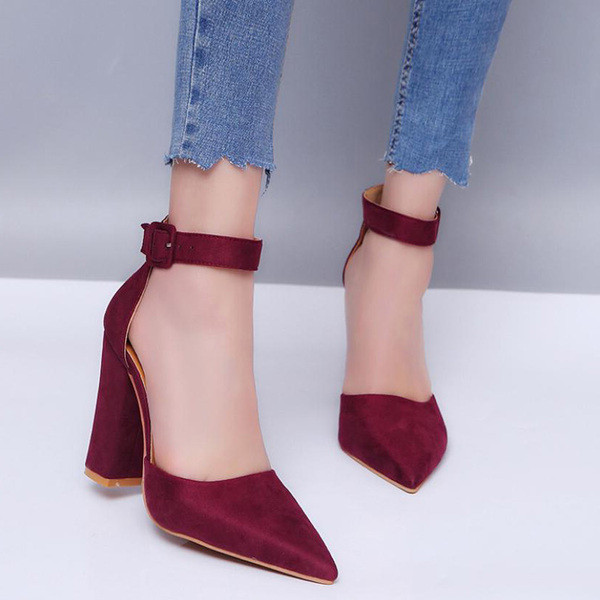 Μοντέρνα, ψηλοτάκουνα γυναικεία παπούτσια