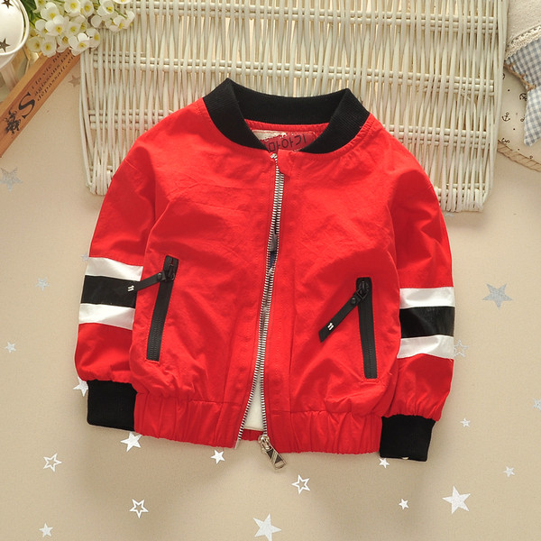 Modern gyerekkabát két színben, zsebekkel