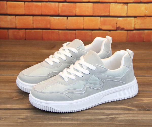 Μοντέρνα γυναικεία πάνινα παπούτσια σε οικολογικό σουέτ σε τρία χρώματα