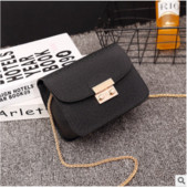 Modern női táska fémlánccal több színben