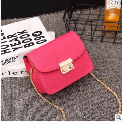 Modern női táska fémlánccal több színben