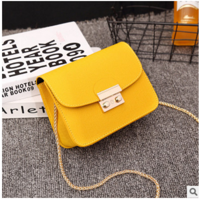 Modern női táska fémlánccal több színben