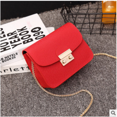 Modern női táska fémlánccal több színben