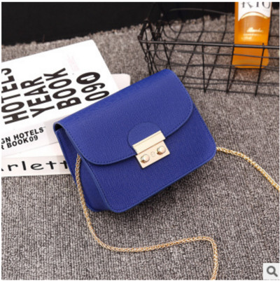 Modern női táska fémlánccal több színben