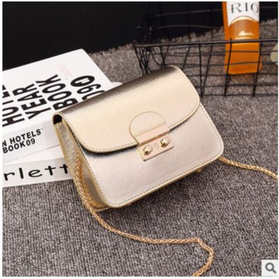 Modern női táska fémlánccal több színben