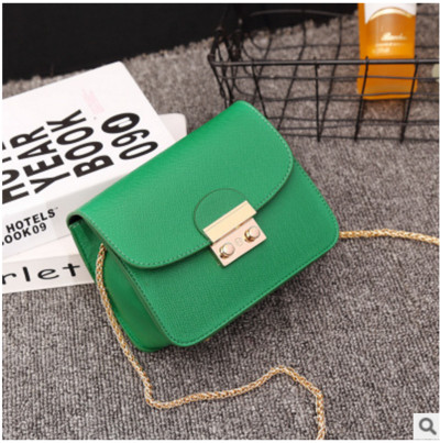 Modern női táska fémlánccal több színben