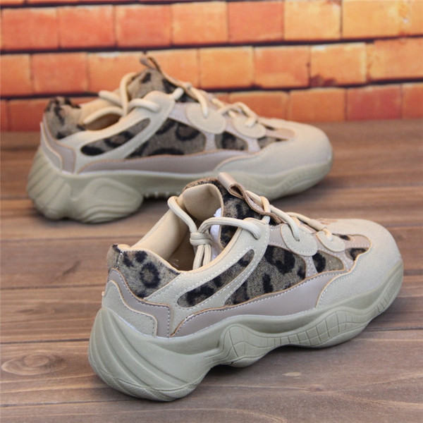 Modern női tornacipő két színben leopárd mintával
