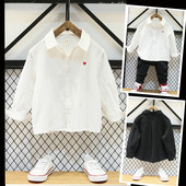 Modern gyereking fiúknak fekete-fehér hímzéssel