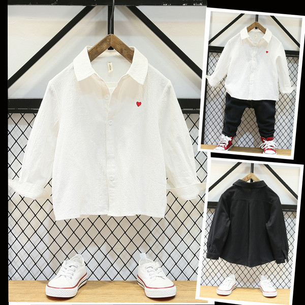 Modern gyereking fiúknak fekete-fehér hímzéssel