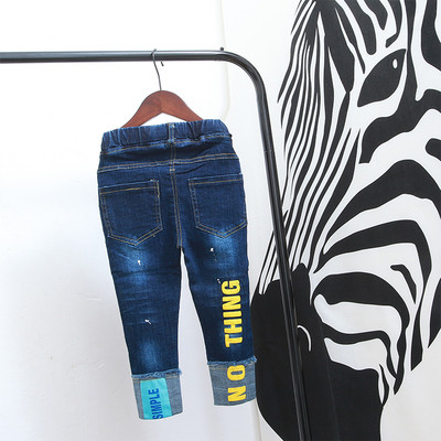 Modern gyerekfarmer fiúknak színes felirattal és zsebekkel