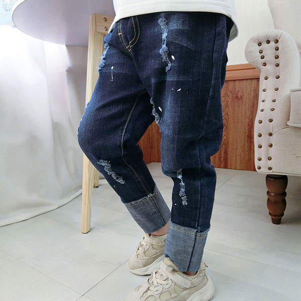 Modern gyerekfarmer fiúknak színes felirattal és zsebekkel