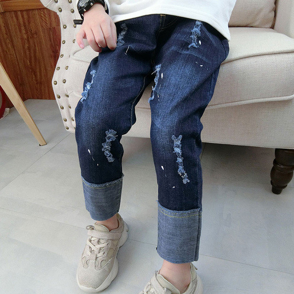 Modern gyerekfarmer fiúknak színes felirattal és zsebekkel