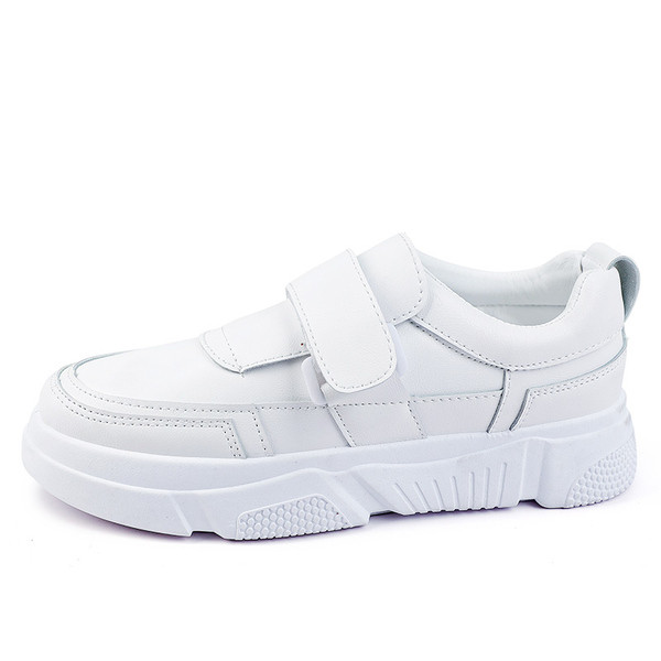 Női tornacipő új modellje két színben, lapos talppal