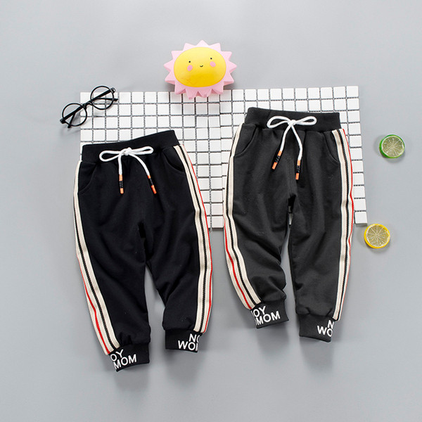 Gyerek sportnadrág fiúknak nyakkendővel, két színben