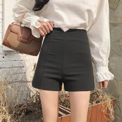 Stílusos női rövidnadrág fehér és fekete színben