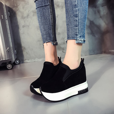 Modern női tornacipő két színben, magas talppal