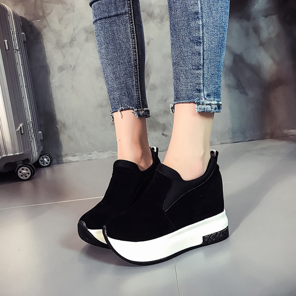 Modern női tornacipő két színben, magas talppal