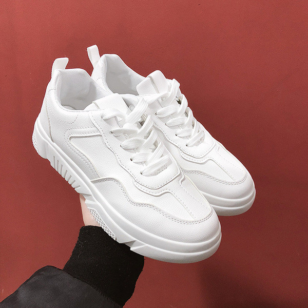 Modern női tornacipő fehér színben