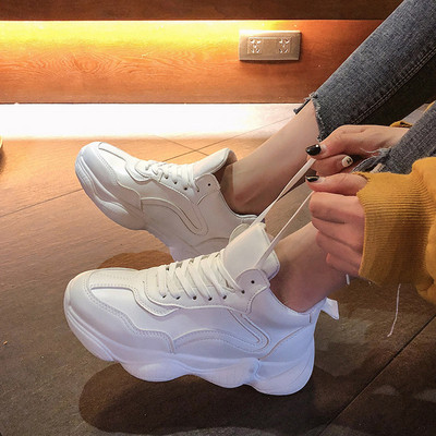 Aktuális női tornacipő magas talppal, két színben