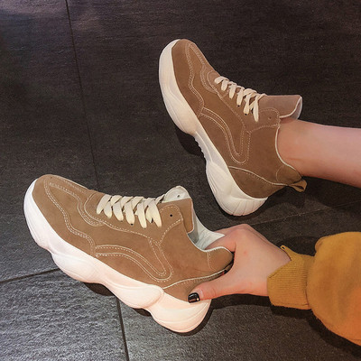 Aktuális női tornacipő magas talppal, két színben