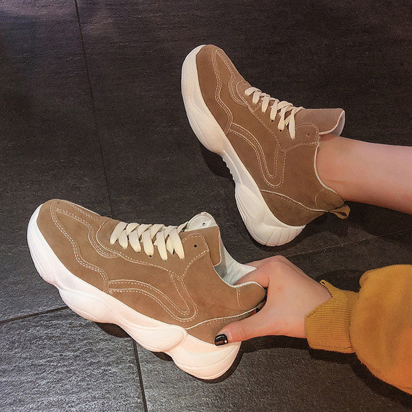 Aktuális női tornacipő magas talppal, két színben