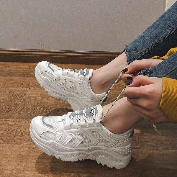 Női tornacipő magas talppal, két színben