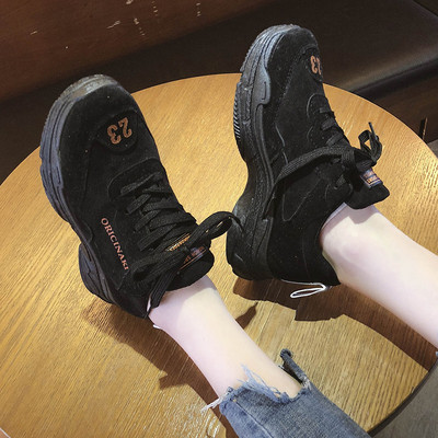 Aktuális női tornacipők különböző színekben