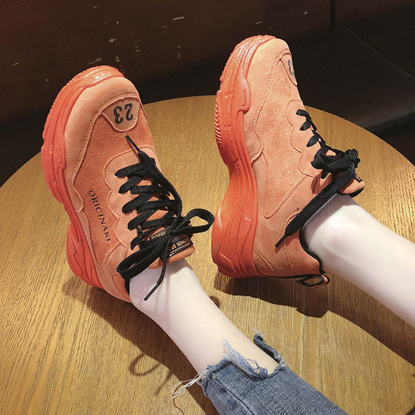 Aktuális női tornacipők különböző színekben