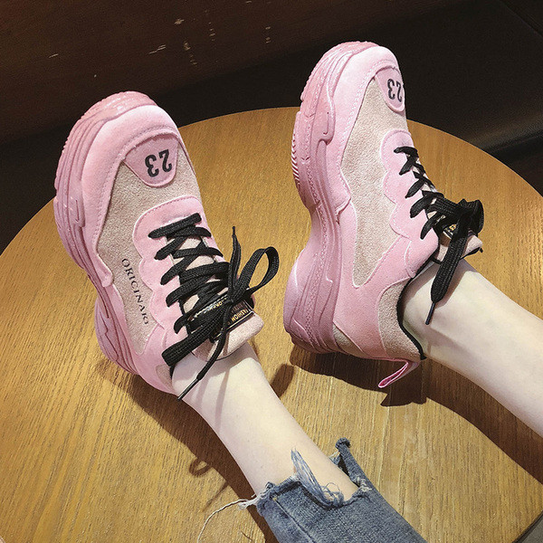 Aktuális női tornacipők különböző színekben