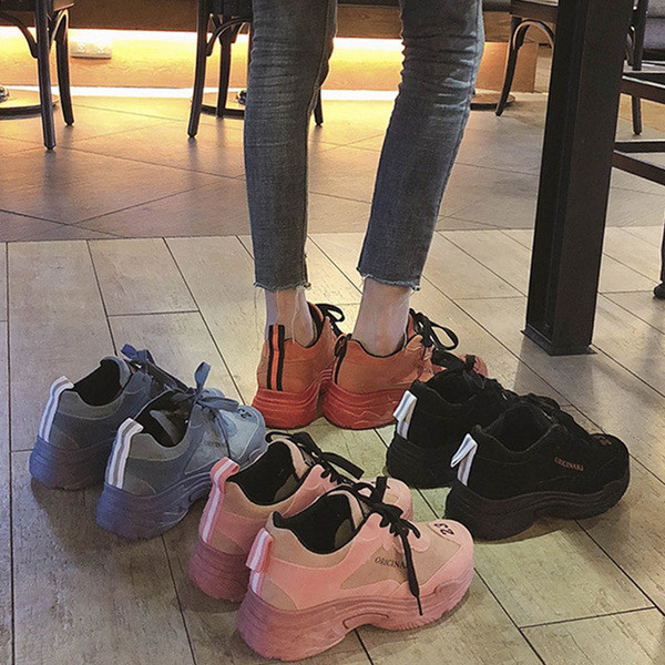 Aktuális női tornacipők különböző színekben