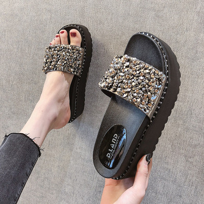 Papuci moderni de dama cu talpa inalta in doua culori